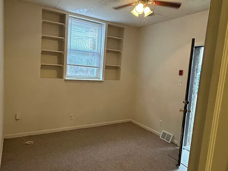 2538 Amber St #1R — Photo 4