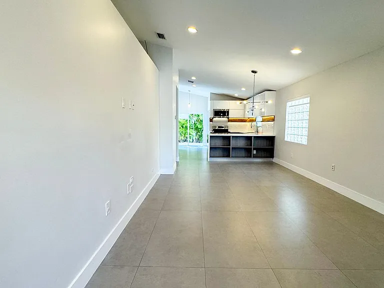 15044 SW 142nd Ter — Photo 2