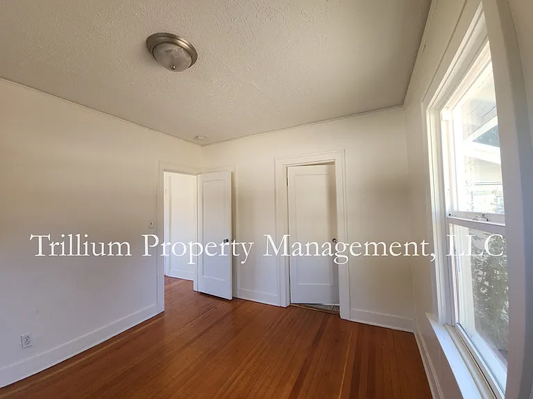 6425 N Curtis Ave — Photo 8