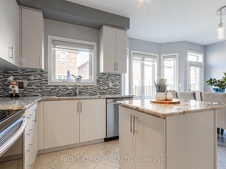 557 Settlers Rd W — Photo 7