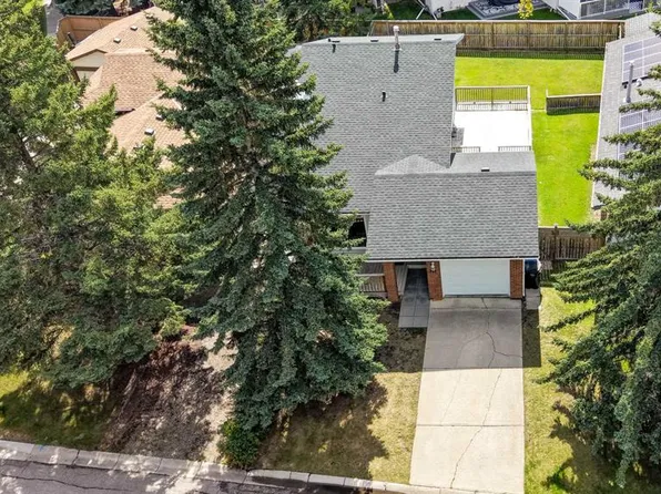 367 N Woodridge Pl SW, Calgary, AB T2W 3S5