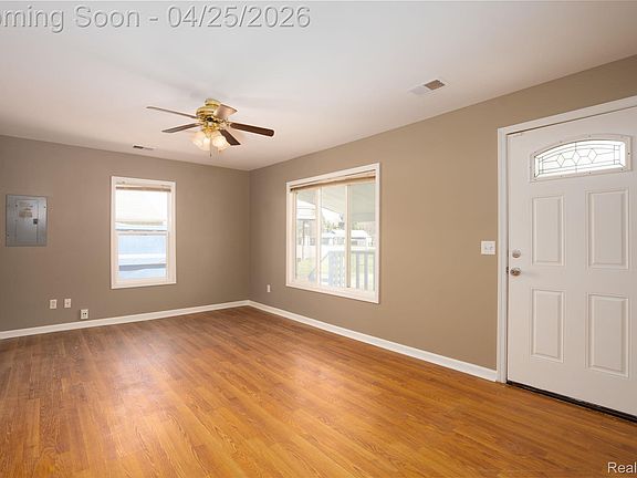 5th image of 3421 N Genesee Rd