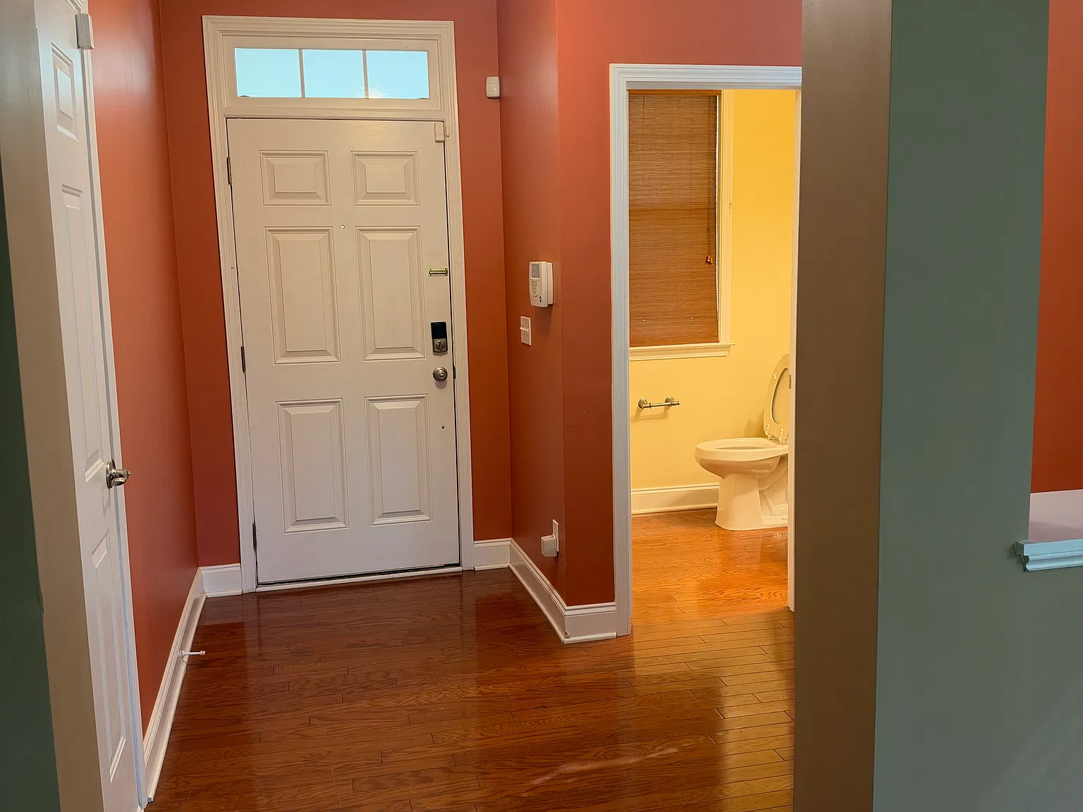 3 bed, 2.5 bath, 2000 sqft, $1,900 — Photo 4