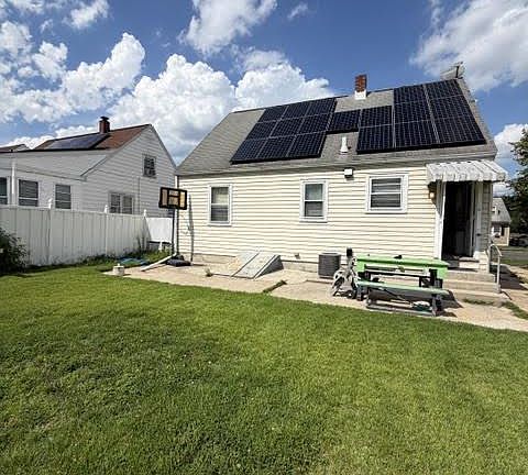 4th image of 433 Randall Ave