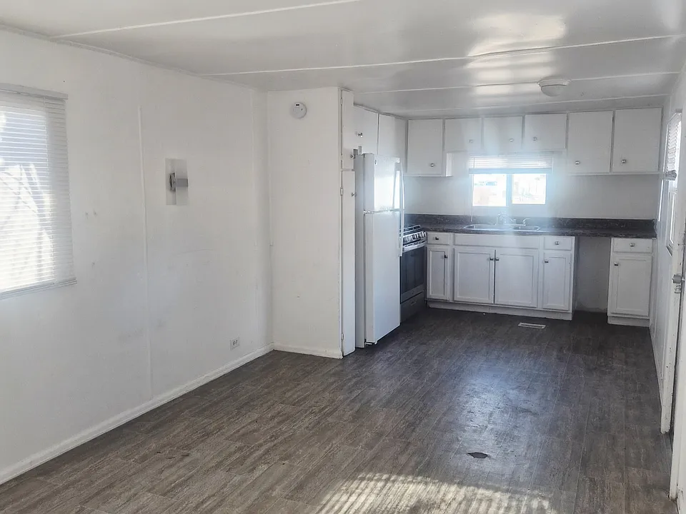 2400 Lake Ave #10