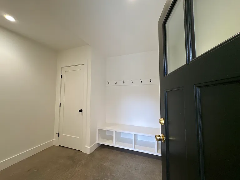 676 45th St #B — Photo 9
