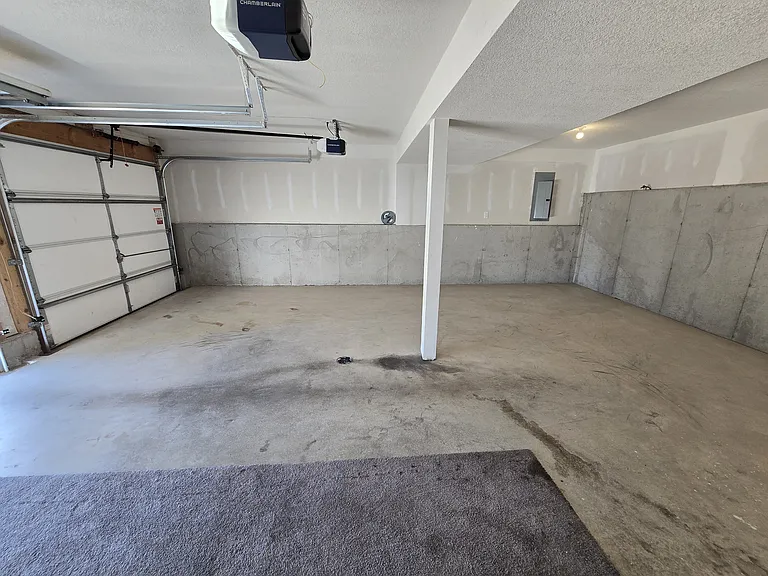 220 NE 102nd Ter — Photo 34