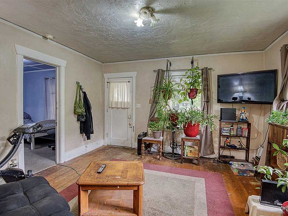 5th image of 611 E Montgomery Ave