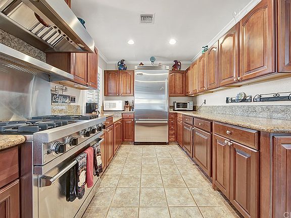 4th image of 1738 N Avon St
