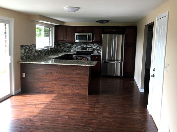5th image of 5572 Camerford Dr
