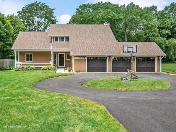 1906 Stoddard Ave, Wheaton, IL 60187