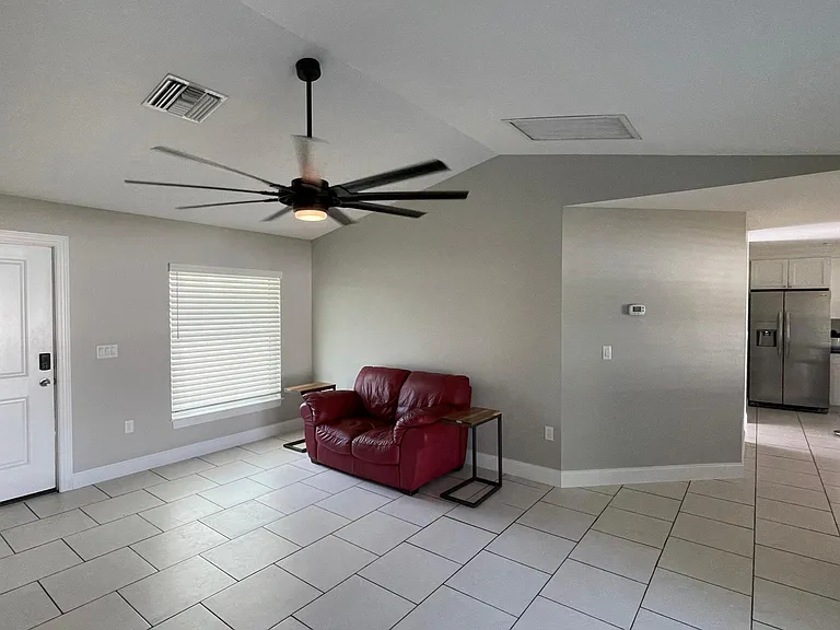 1231 Atwater Dr — Photo 2
