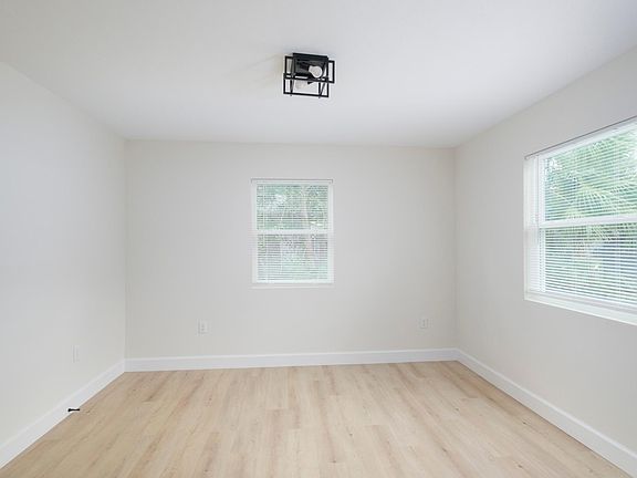 4th image of 1409 NE 13th St