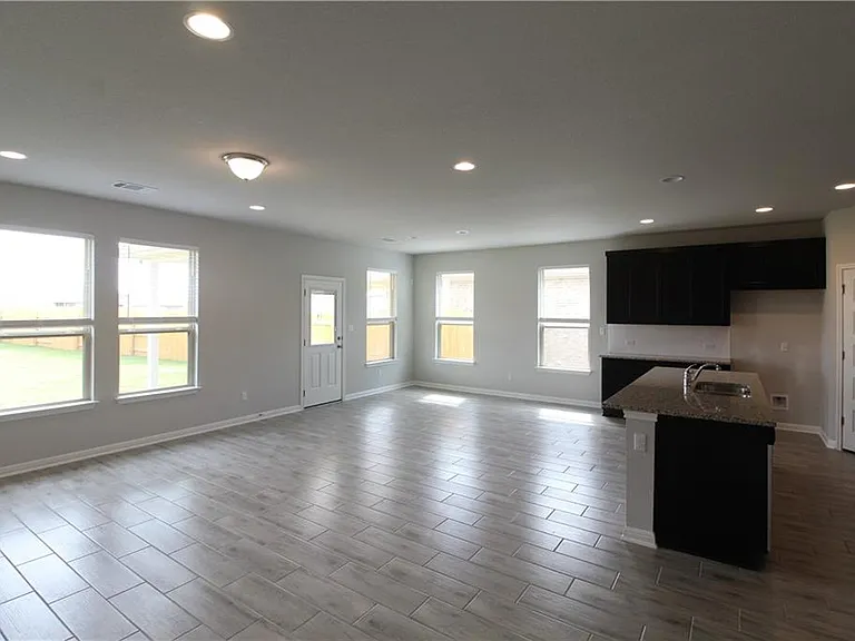 120 Peruvian Ln — Photo 26