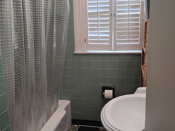 5th image of 8 Brookhaven Dr #D