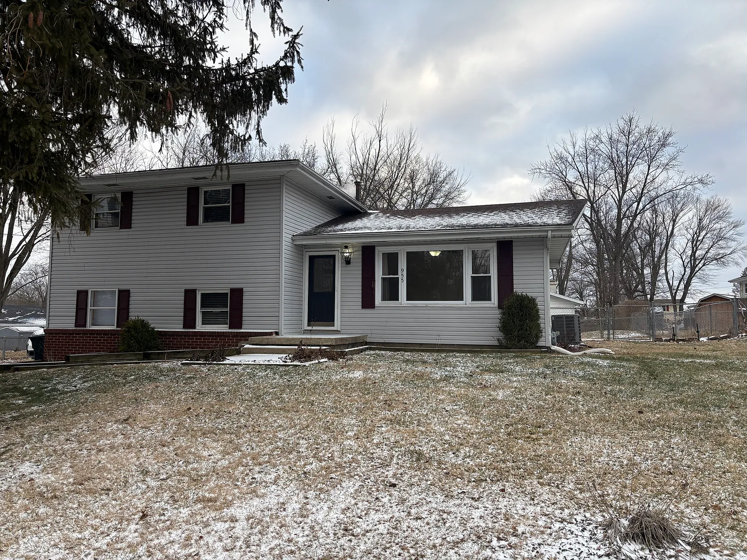 4 bed, 1712 sqft, $2,200 — Photo 1
