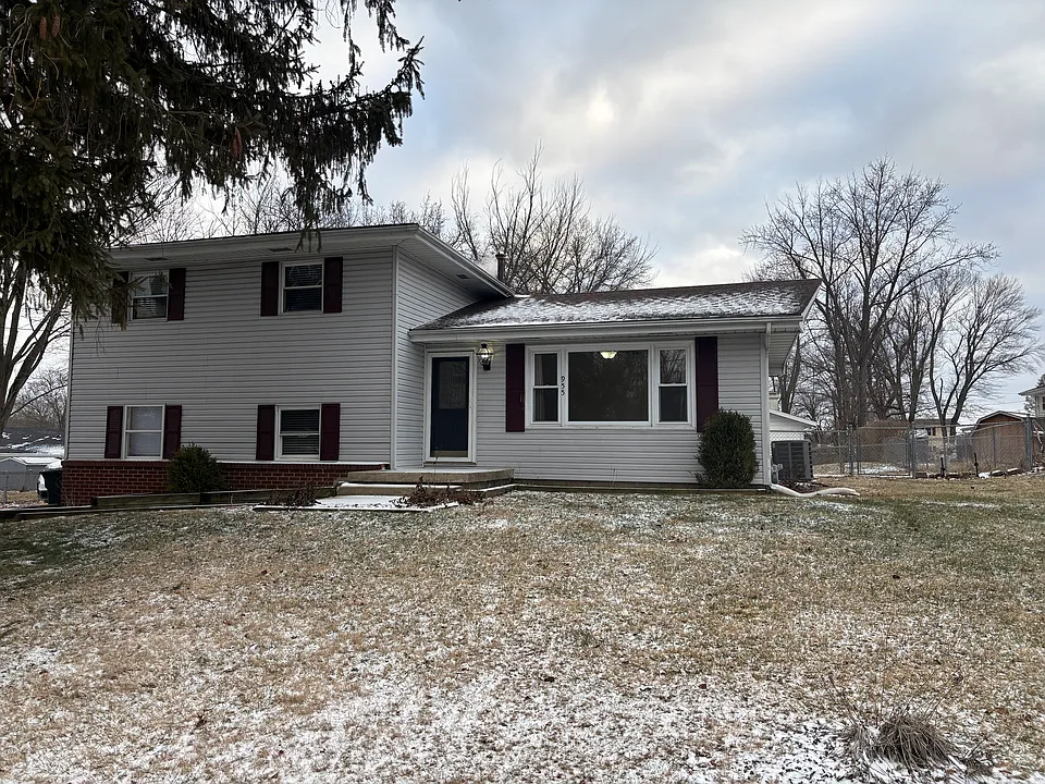 955 Crestview Ct