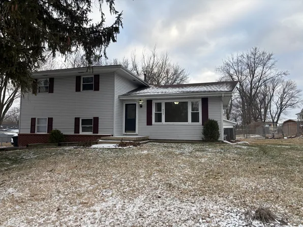 955 Crestview Ct, Mt Zion, IL 62549