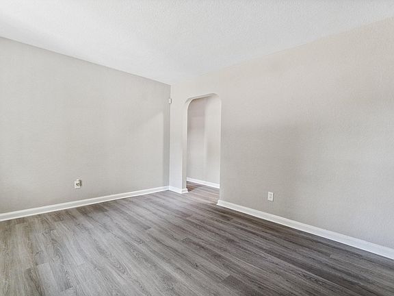 4th image of 710 Jewell Ave #710
