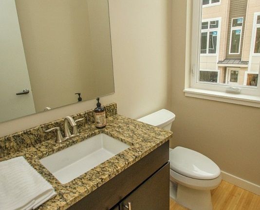 5th image of 1565B E 118th St