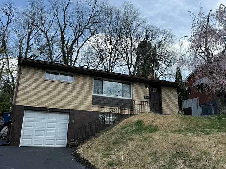424 Collins Dr — Photo 1
