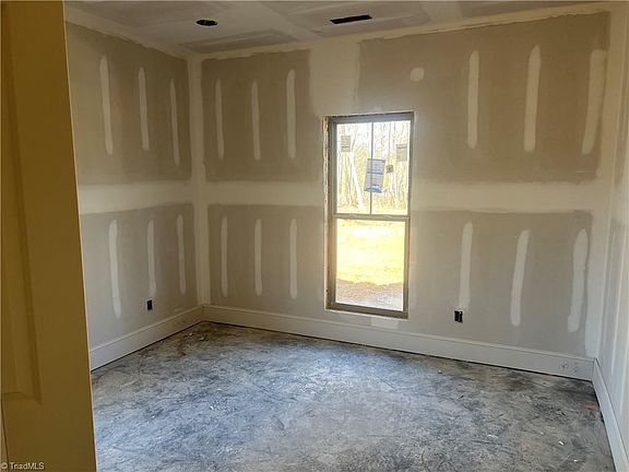 5th image of 6943 Ridge Rd