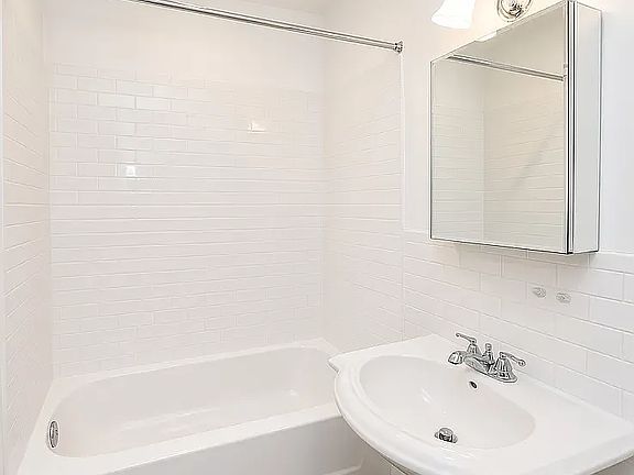 5th image of 332 E 71st St APT 2A
