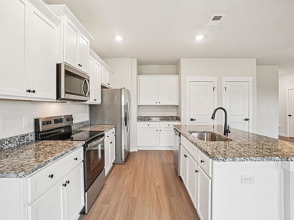 5th image of 1325 Pitch Pine Pl