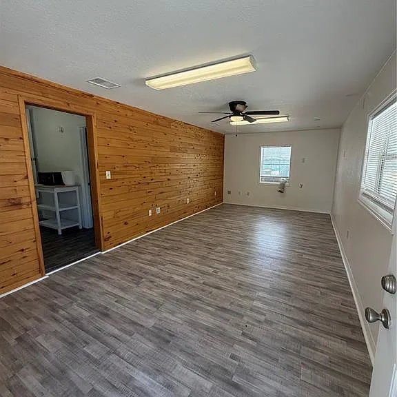 306 N Iona Ave — Photo 3