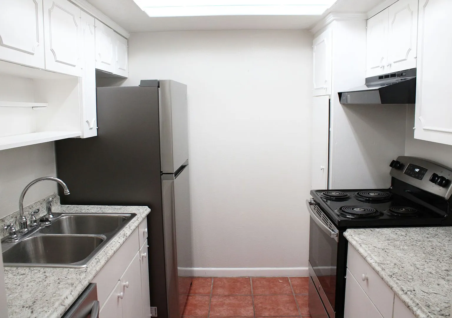 Renovated 2-Bedroom Condo At The Georgian — Photo 2