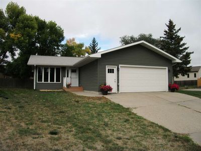 418 23rd St SW, Minot, ND, 58701