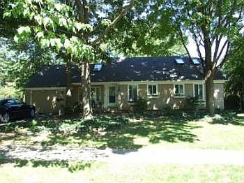 1st image of 15942 Amherst Ave