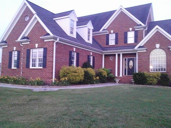 3rd image of 127 Brassie Ln