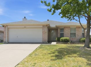 1065 Triple Crown Dr, Fort Worth, TX 76179