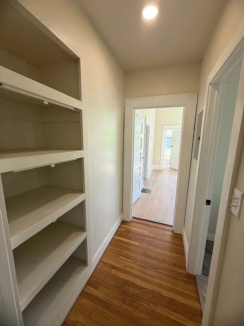 2210 Capitol Ave — Photo 4