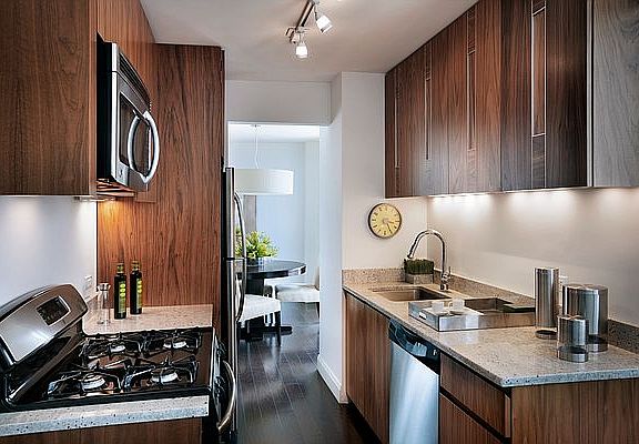 4th image of 200 E 82nd St #7DE
