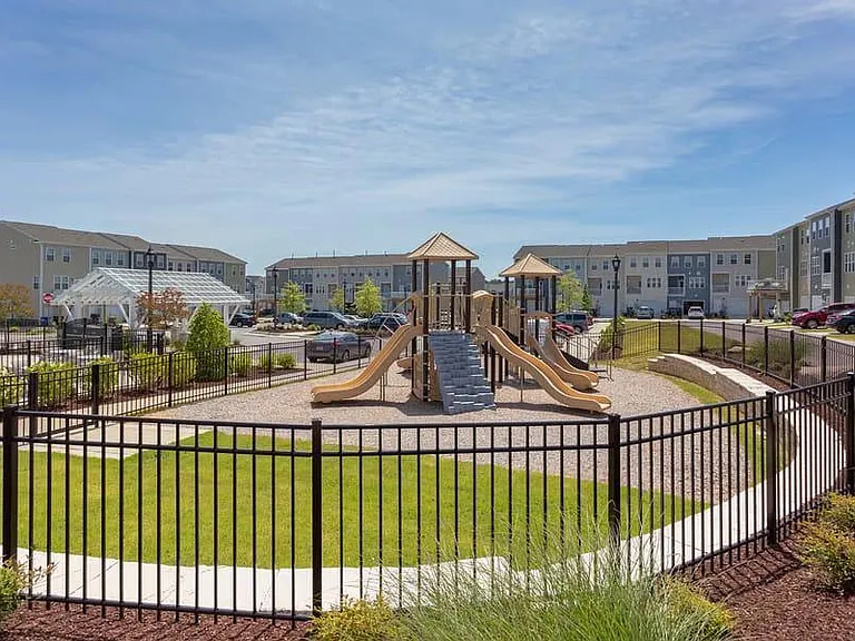 6417 Mentor Pl — Photo 16