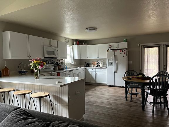 3rd image of 3171 Glade Dr