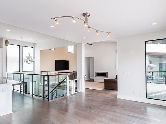 4th image of 721 21st St