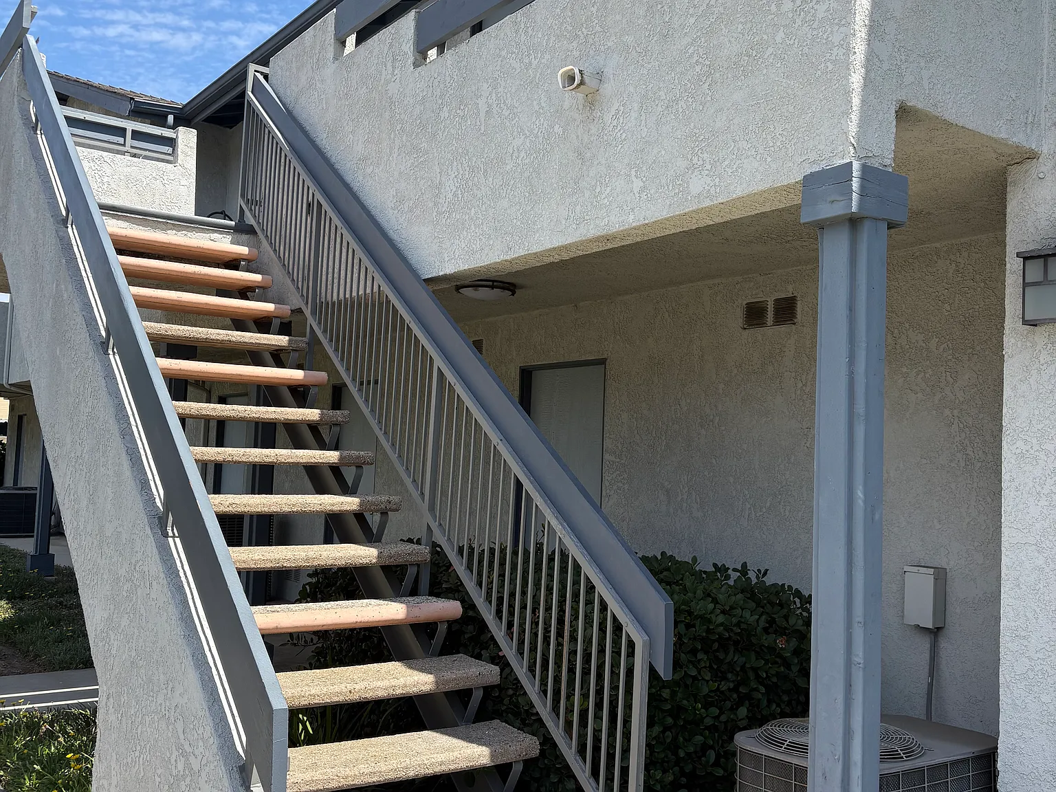 2 bed, 840 sqft, $2,400 — Photo 3