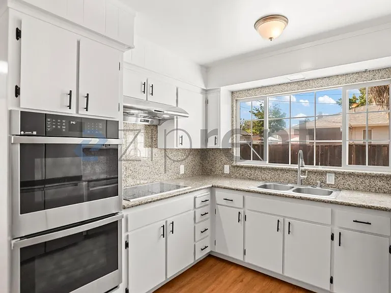 1443 Jeffery Ave — Photo 11