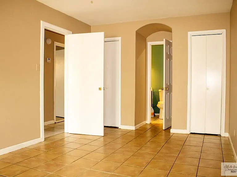 15 Corine Cir — Photo 5