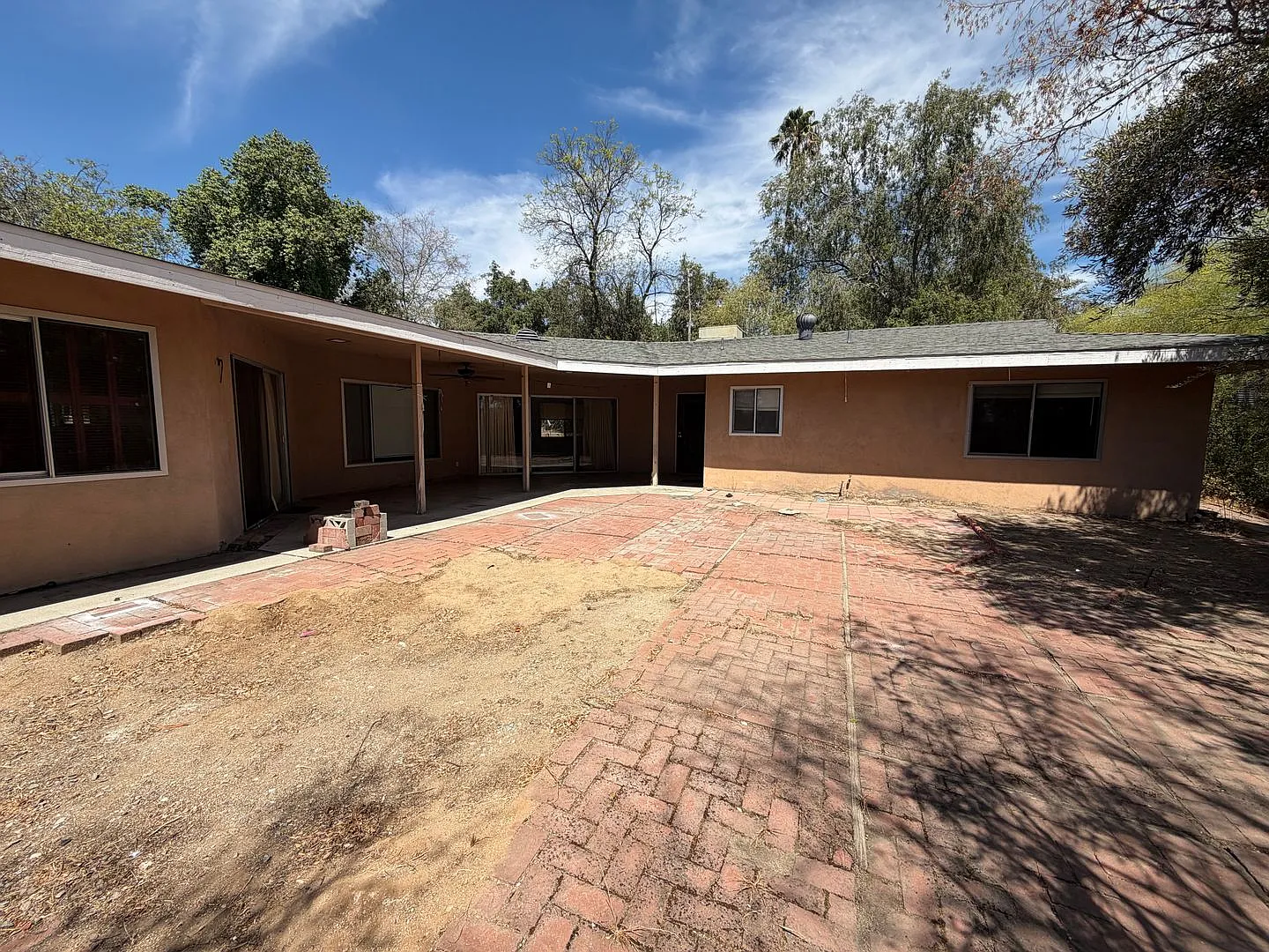 Riverside Home located near UCR — Photo 3