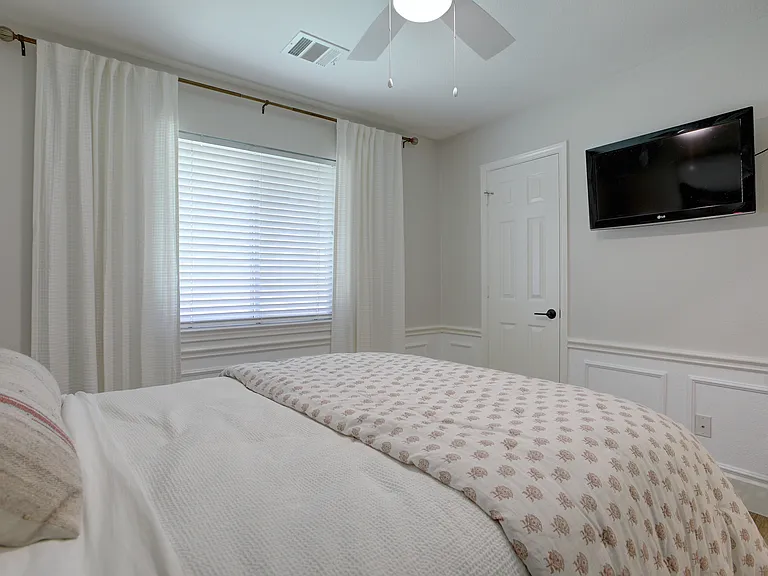 4117 Gazley Ln — Photo 26