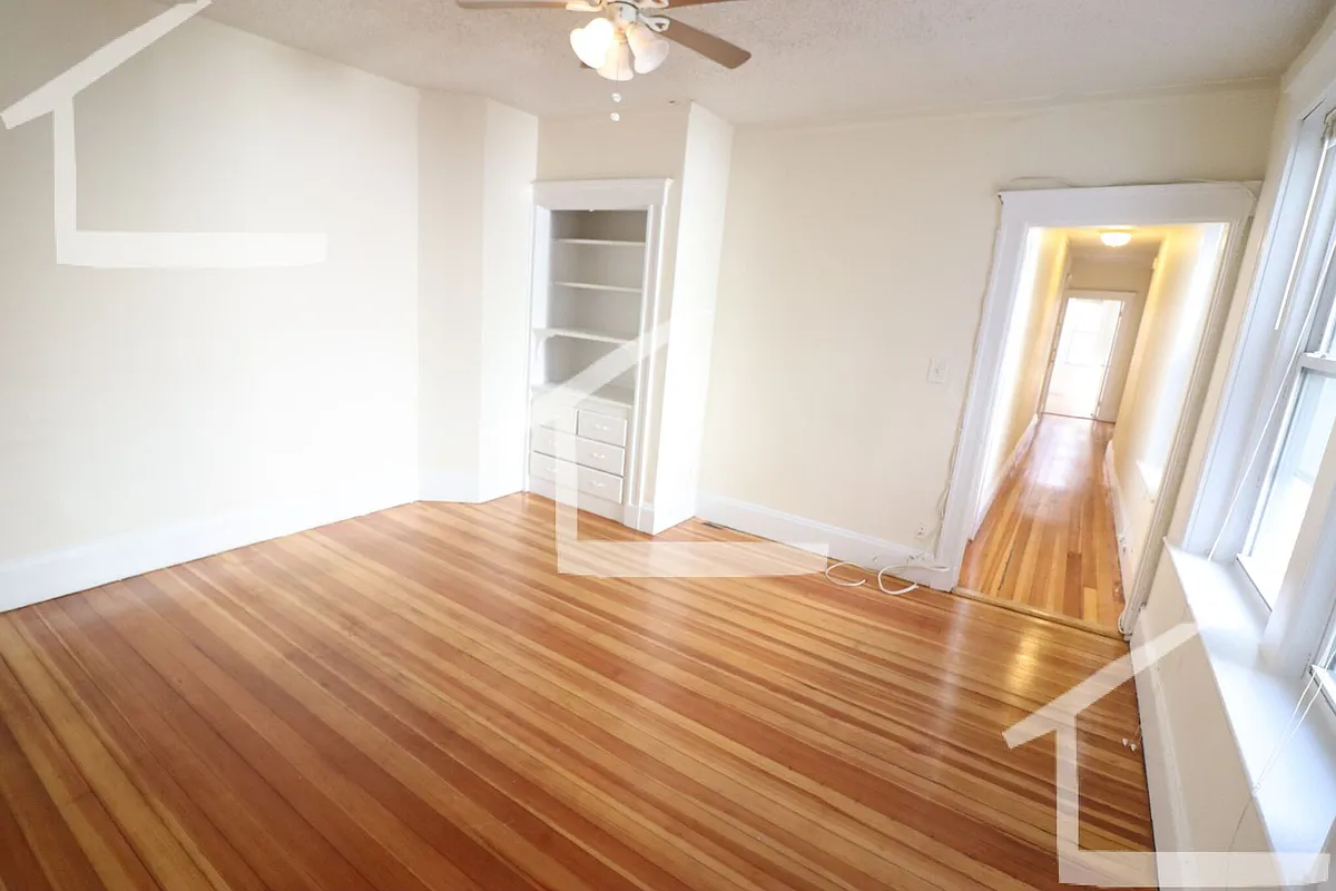 Building Photo - 6 Barrows St #4