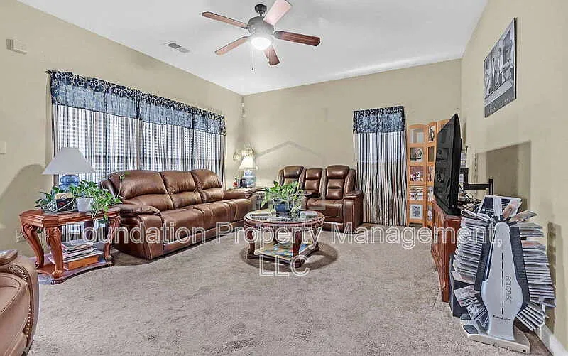 3 bed, 2.0 bath, 1472 sqft, $1,400 — Photo 4