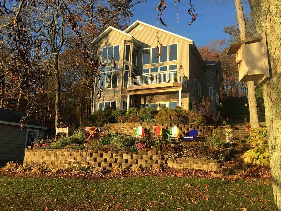 3999 Oak Ave, West Bend, WI 53095 Zillow