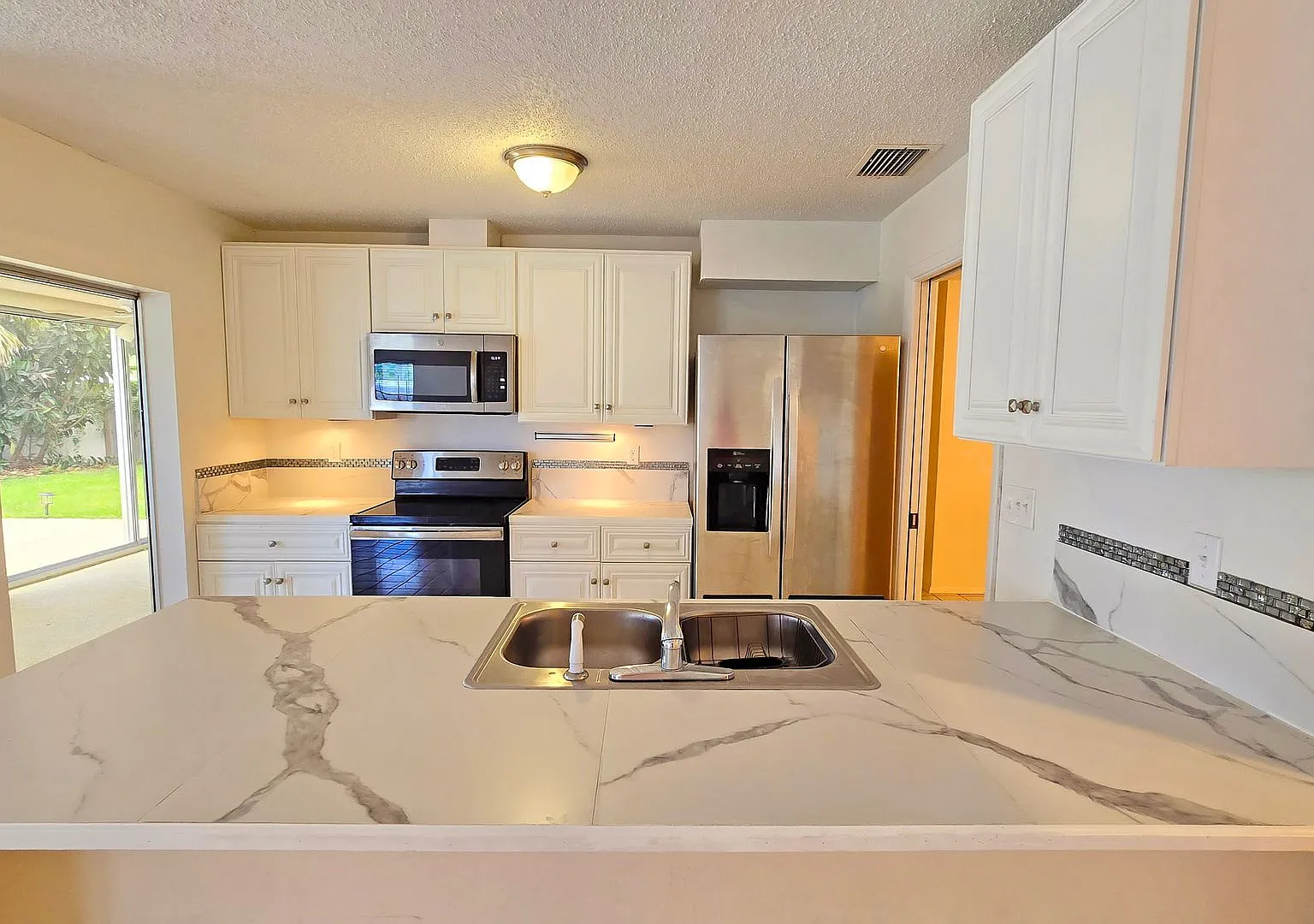 3/2 Pool Home Gulf Gate — Photo 4