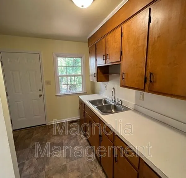 831 High St — Photo 3