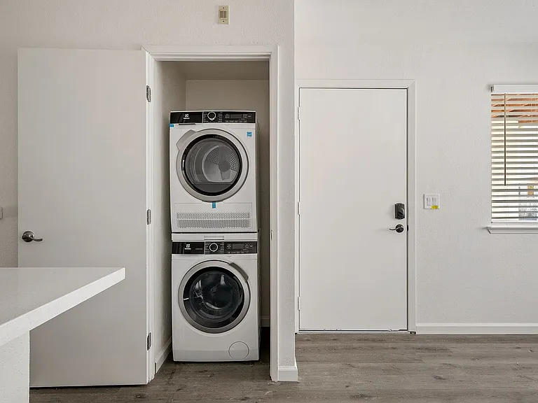 3150 Rockview — Photo 8
